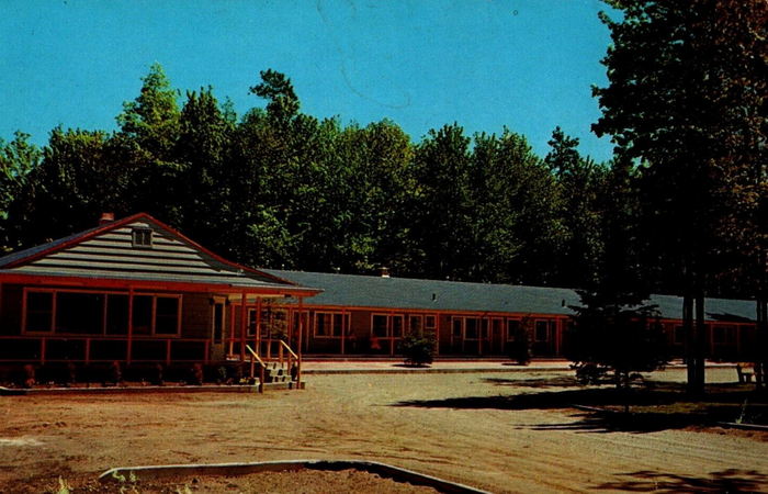 Deer Forest Motel (Sleepy Hollow Motel) - OLD POSTCARD VIEW